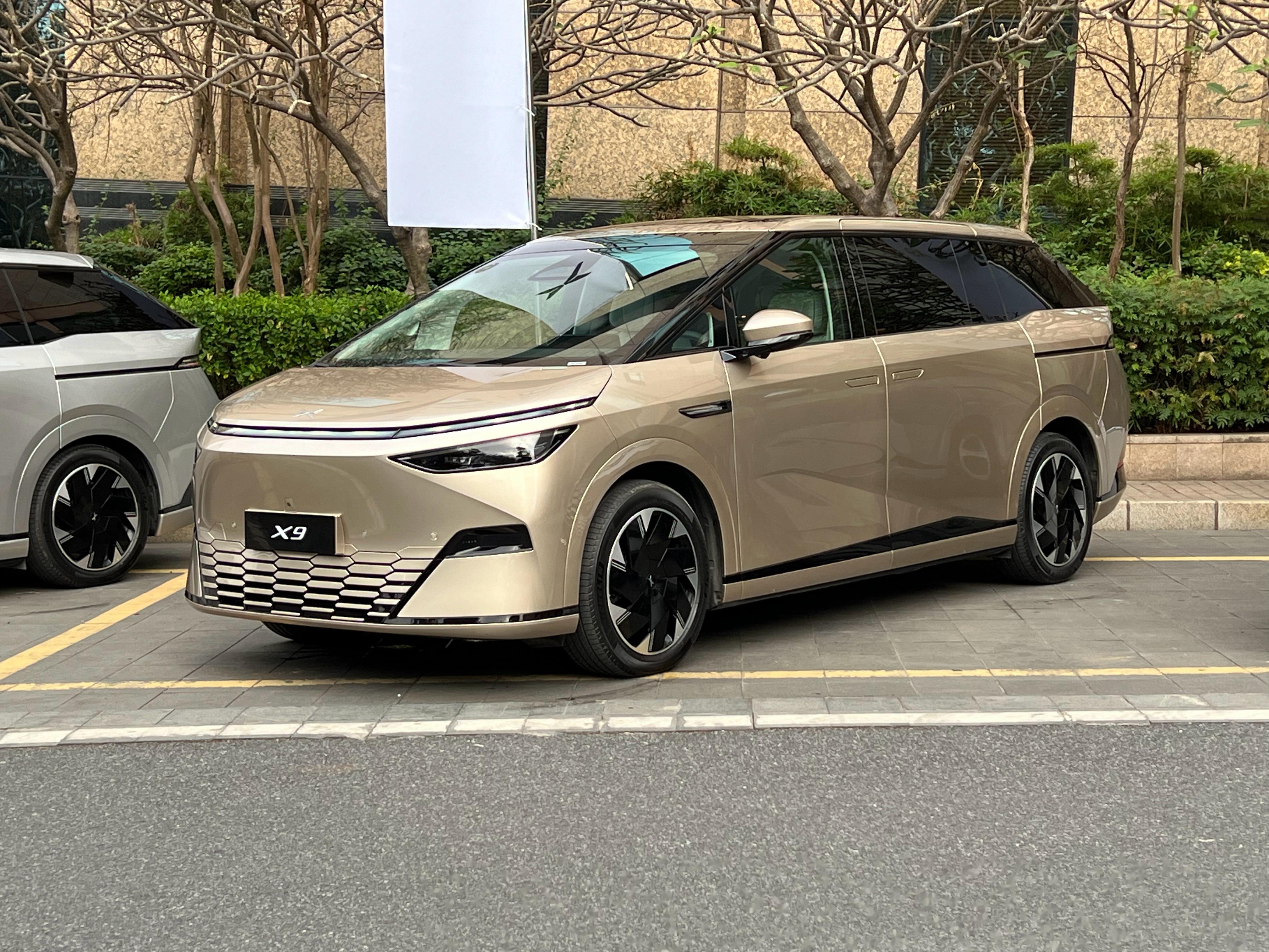 小鹏X9,