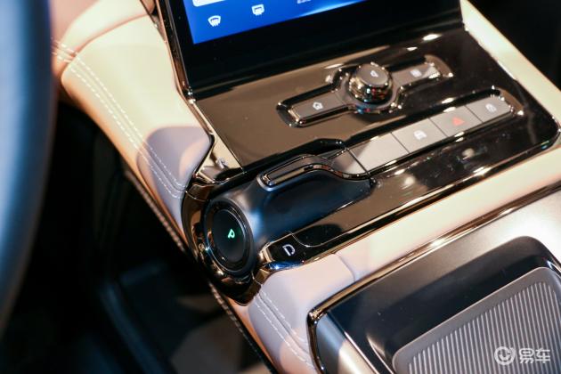 蔚来ES8_蔚来ES8内饰评测_蔚来ES8外观设计