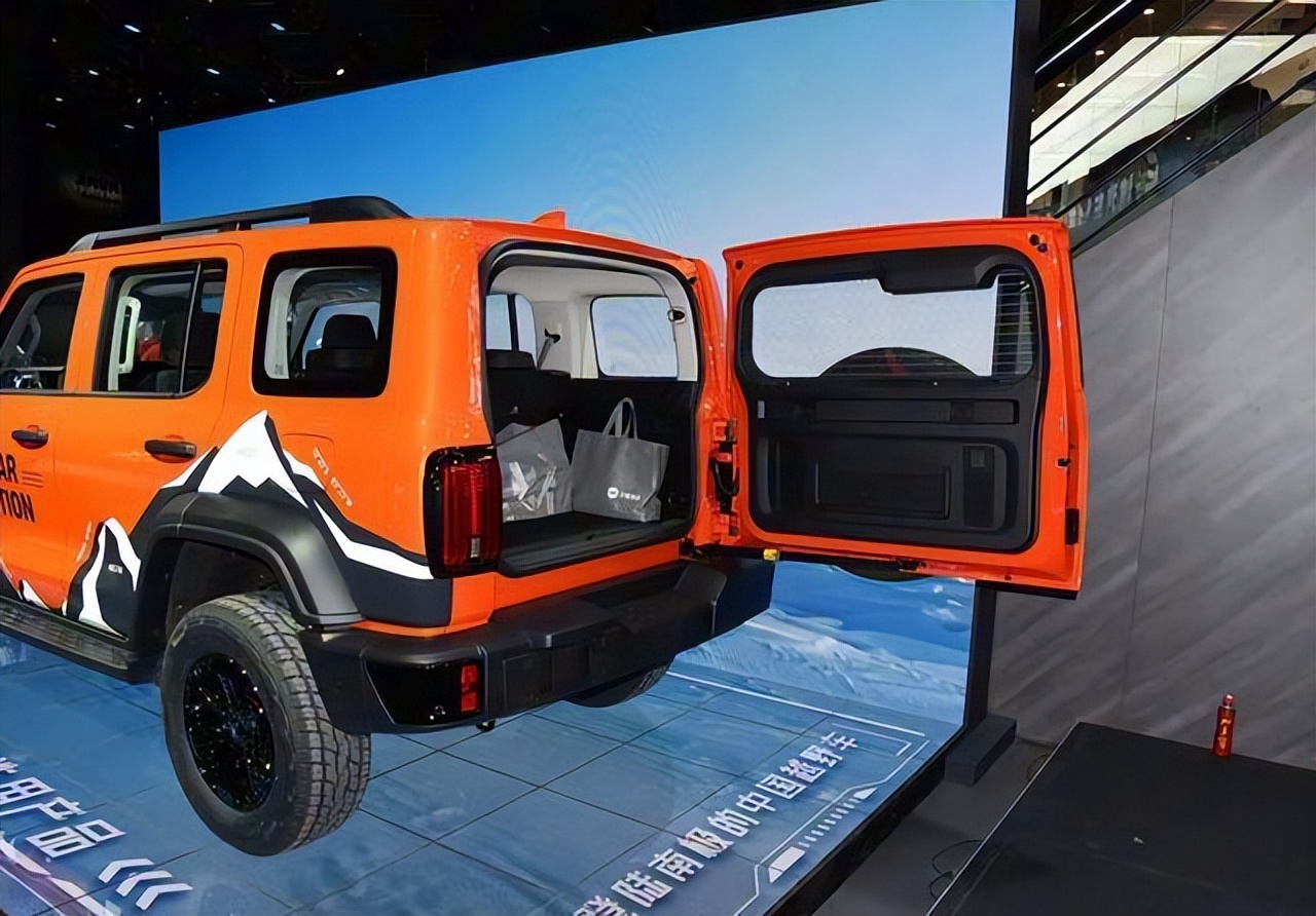 _坦克300极地版发布，极地橙涂装，2.0T汽油-2.4T柴油，搭遥控绞盘_坦克300极地版发布，极地橙涂装，2.0T汽油-2.4T柴油，搭遥控绞盘