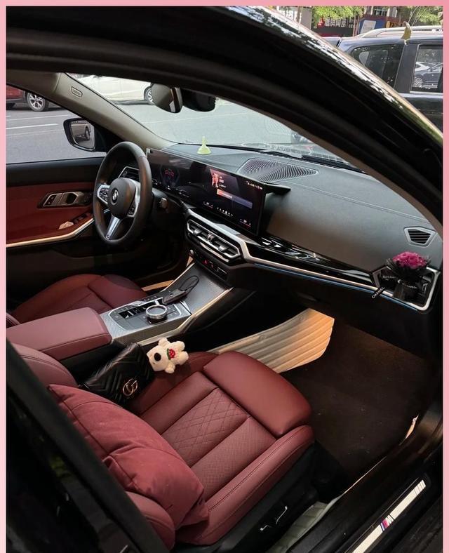 穷人开车富人坐车__穷人撞豪车