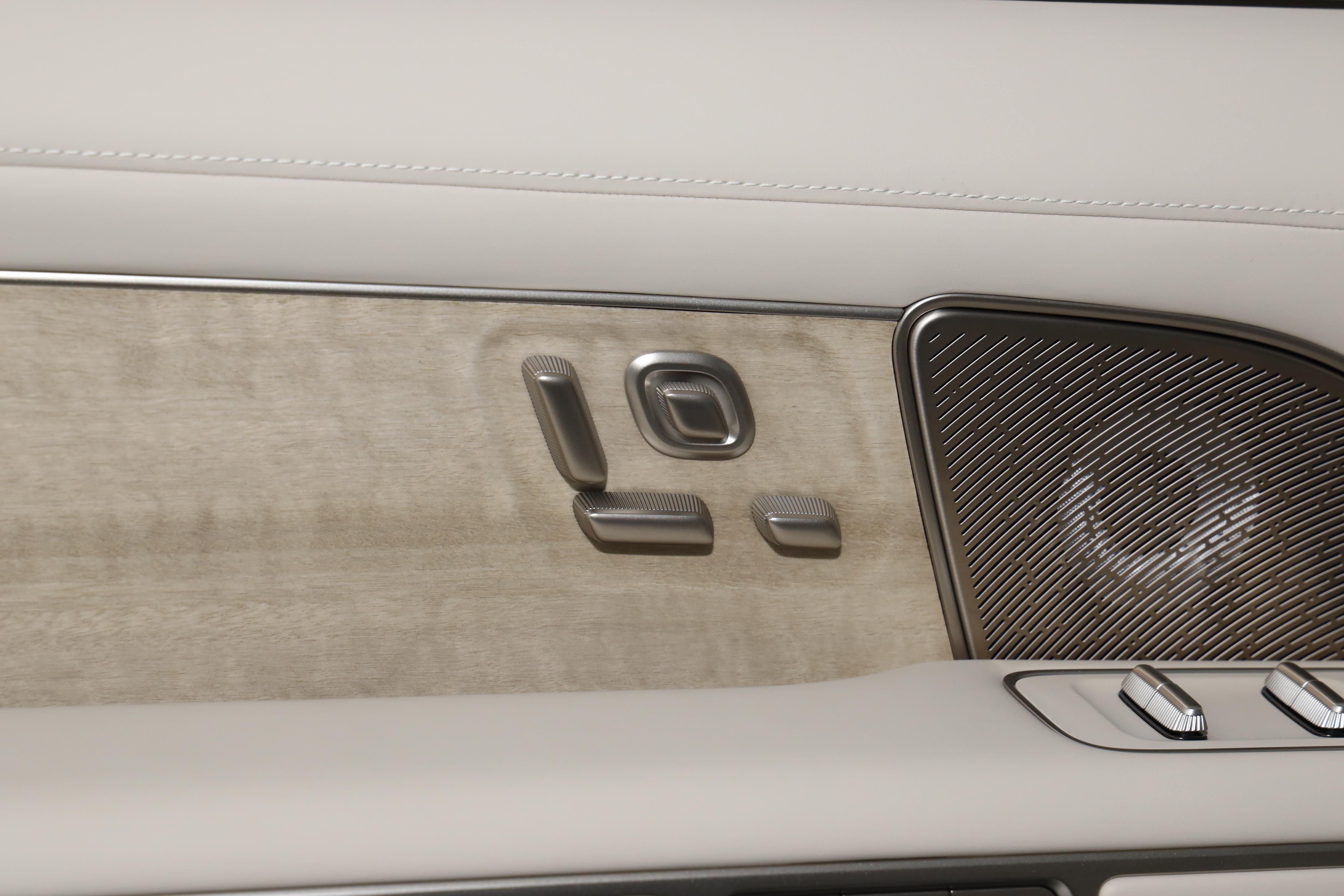 蔚来ES8_蔚来ES8 2026款六座行政豪华版 900V高压架构 3分钟换电