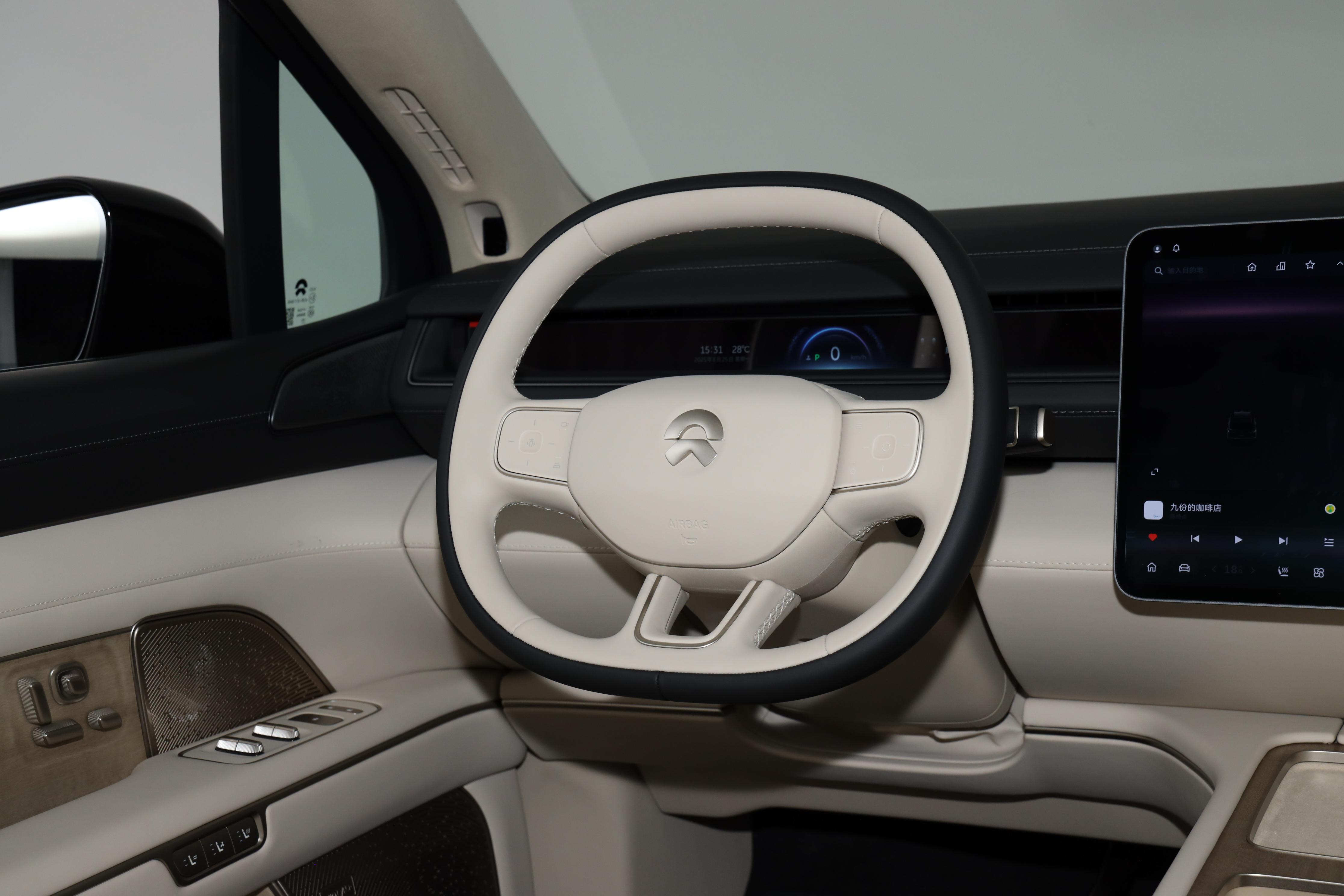 蔚来ES8_蔚来ES8 2026款六座行政豪华版 900V高压架构 3分钟换电