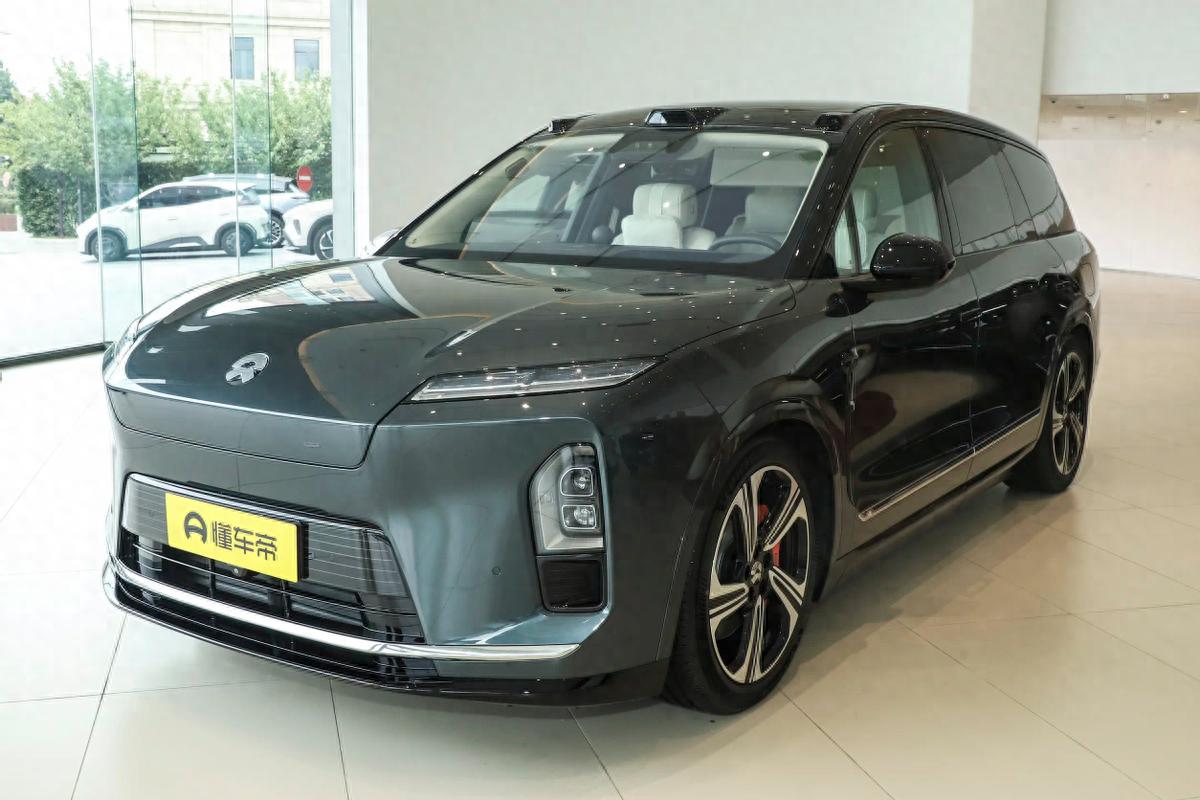 蔚来ES8_900V高压平台纯电SUV体验_2026款蔚来ES8真实感受