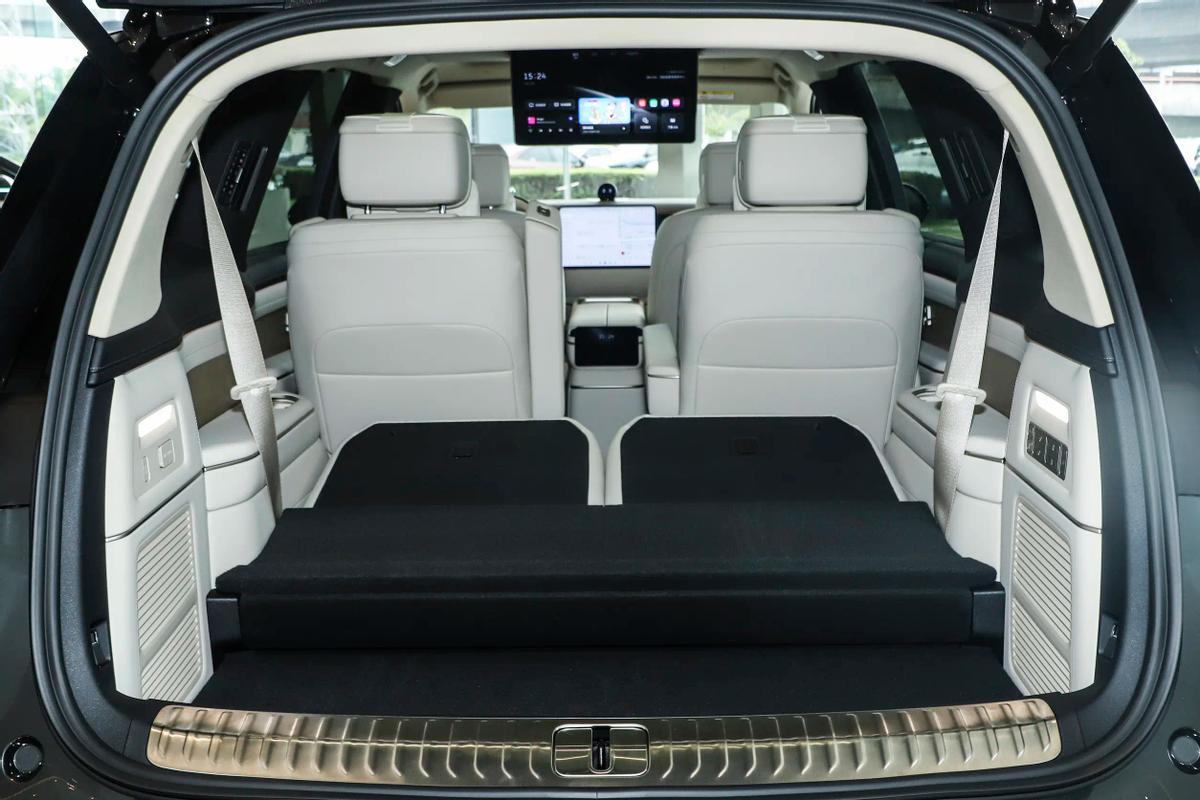 蔚来ES8_900V高压平台纯电SUV体验_2026款蔚来ES8真实感受