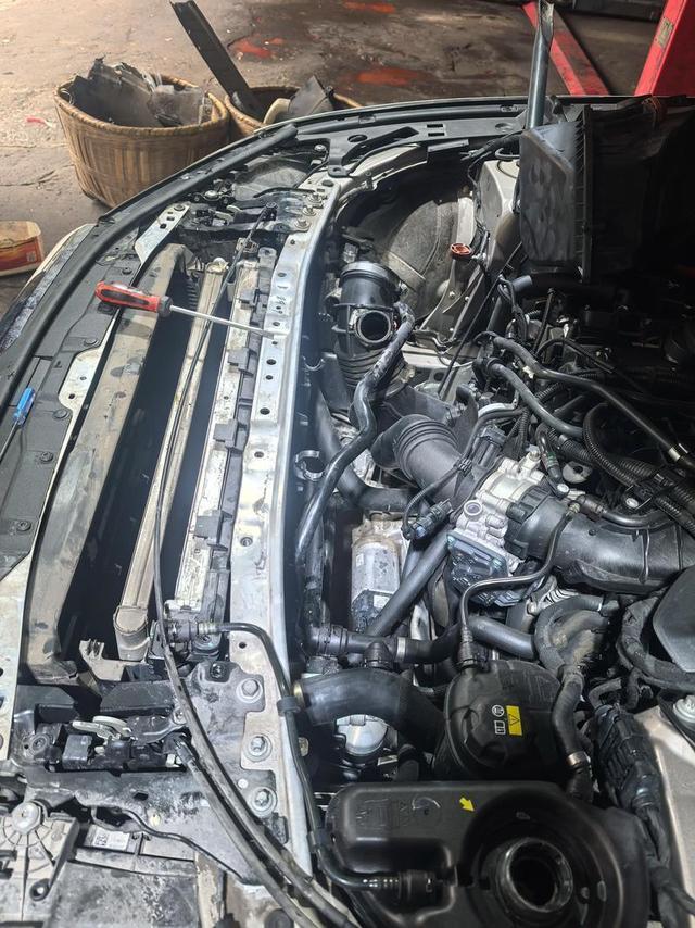 宝马暴力审车水箱被干爆？检测站拒管要求车主自费维修-有驾